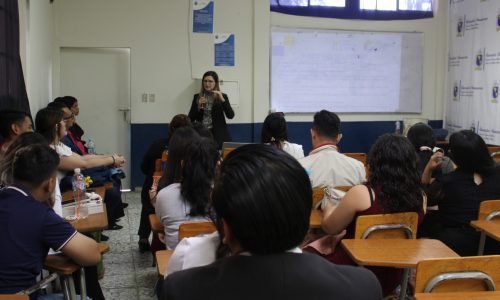 EL Master Francisco Escobar Vides llevo a cabo la ponencia Arbitraje institucional.