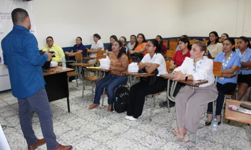 La Proyección Social del Centro Regional San Vicente como parte del Programa de Seguimiento a Graduados llevó a cabo a ponencia: RESPONDE Y CONVENCE, UNA CHARLA PARA IMPULSAR TU POTENCIAL impartida por el Master Amílcar Antonio Ama en su (TOUR 2025: AMA LO QUE HACES).