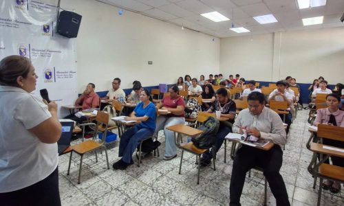 En la asignatura de Historia de las Doctrinas Políticas desarrollada por Licenciada Aldebranda Nieto recibimos la visita de la licenciada Lissette Amaya, delegada de la Asamblea Legislativa departamental de San Vicente.